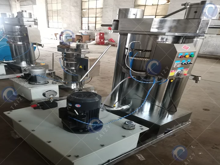 Hydraulic oil pressing machine