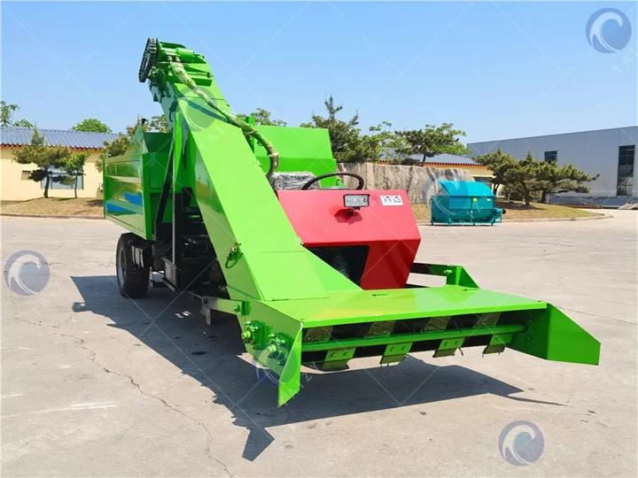 automatic manure scraper